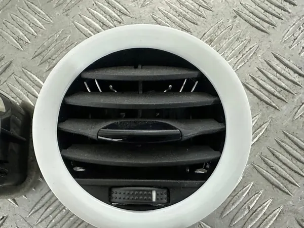 Opel OE grille roosters wit Corsa D Adam image 6