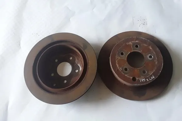 Disco de freio traseiro direito INFINITI M37 2012 image 2