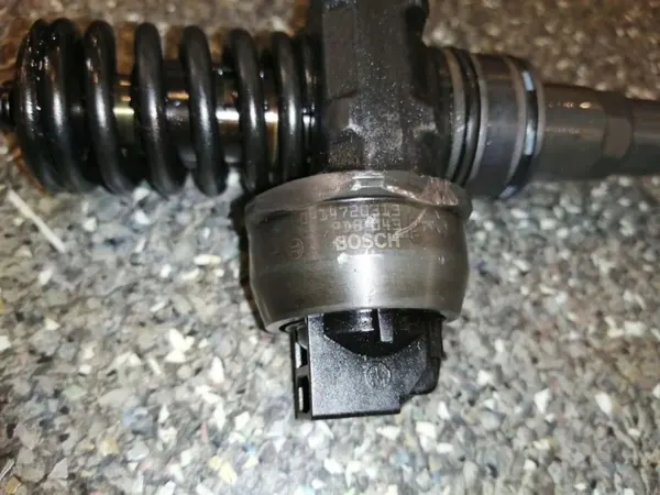 Injecteur VW Caddy III Fourgon OEM 03813D037BN 1.9L Diesel image 4