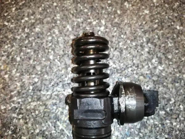 Injecteur VW Caddy III Fourgon OEM 03813D037BN 1.9L Diesel image 5