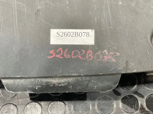 Escudo do para-choques dianteiro Tesla Model Y OEM 1760713-00-C image 10
