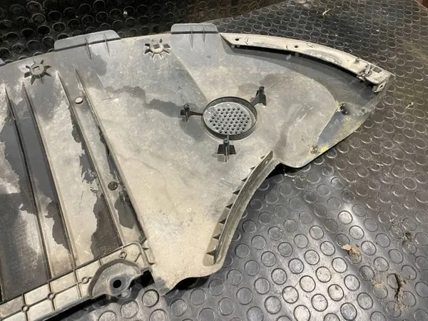 Escudo do para-choques dianteiro Tesla Model Y OEM 1760713-00-C image 5
