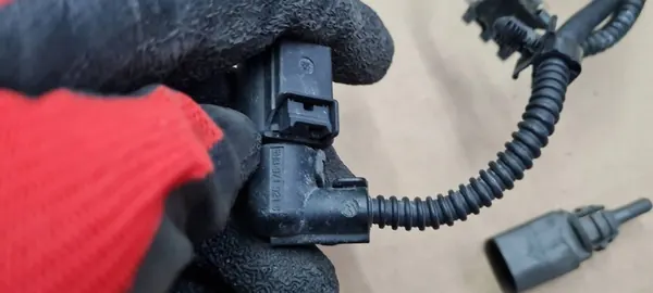 Außentemperatursensor Audi A6 OE 8Z0 820 535 B image 9