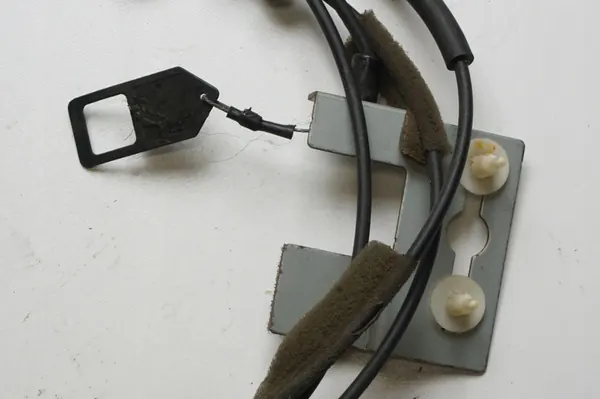 Cabo de abertura do porta-malas Nissan 350Z image 3