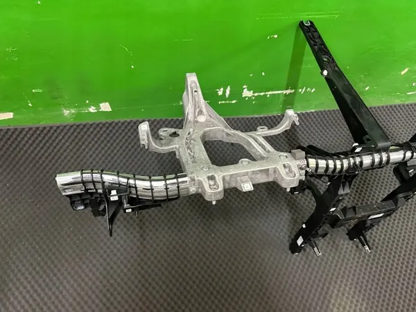 Tesla Model 3 Mittariston Kehys OEM 109544000FVV image 3