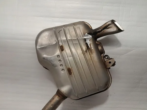 Audi A4 B9 Sedan Uitlaat Demper OEM 8W0253411A image 6