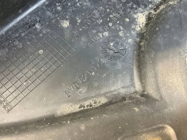 Oikea Etulokasuoja 8V0821172J Audi A3 image 4