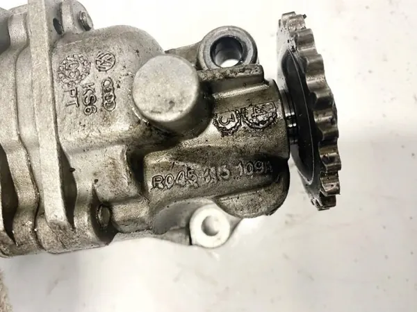 Pompe à huile d'occasion OEM R045115109A VW Polo 1.4L image 4