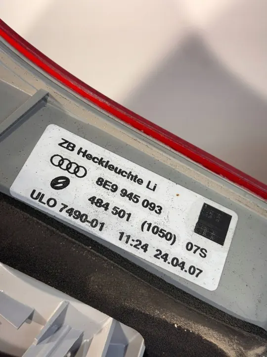 Audi A4 B7 8E 8H Luz de maletero Derecha image 5