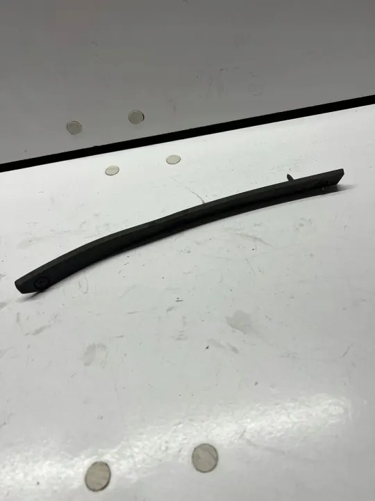 Audi A4 B9 Vorne rechts Schmutzfänger OEM 8W0853824A image 2