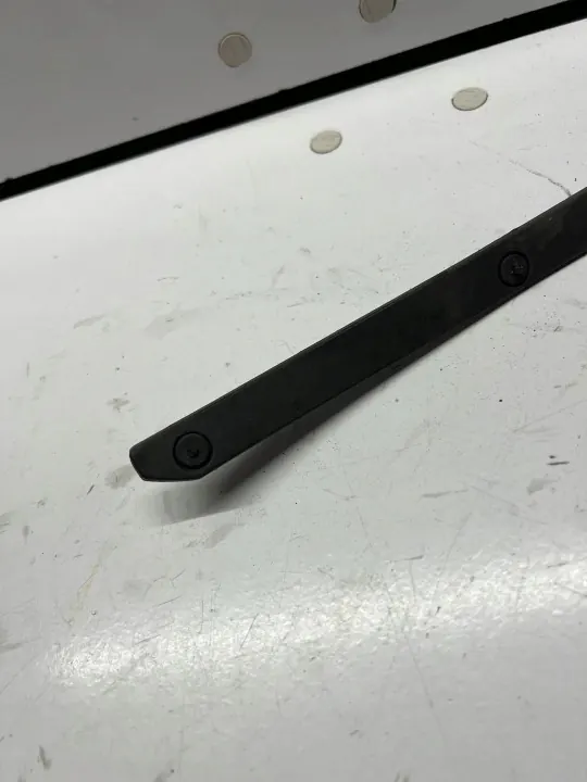 Audi A4 B9 Vorne rechts Schmutzfänger OEM 8W0853824A image 3