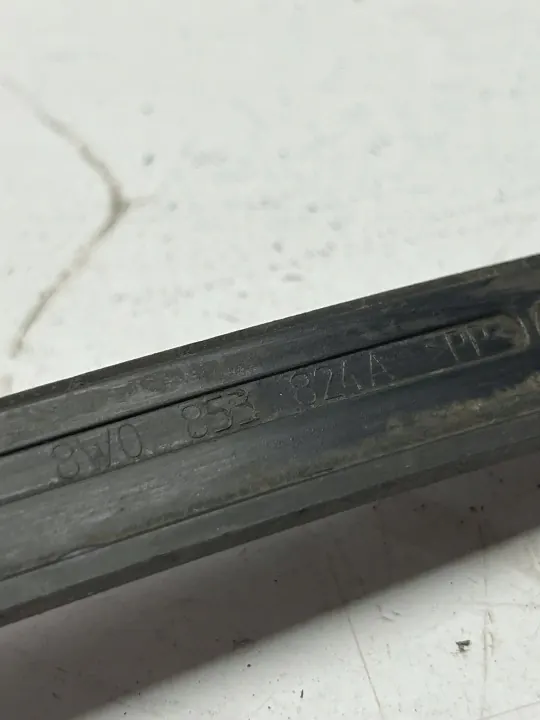 Audi A4 B9 Vorne rechts Schmutzfänger OEM 8W0853824A image 4