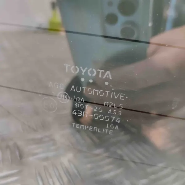 Ventana trasera Toyota Land Cruiser BJ70 OEM 6810560190 image 10