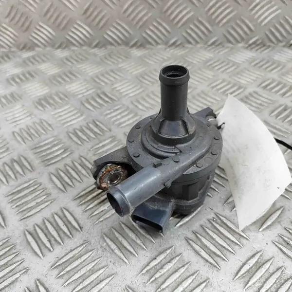 Vattenpump Toyota Corolla E21 2.0 Hybrid G9040-33050 image 3