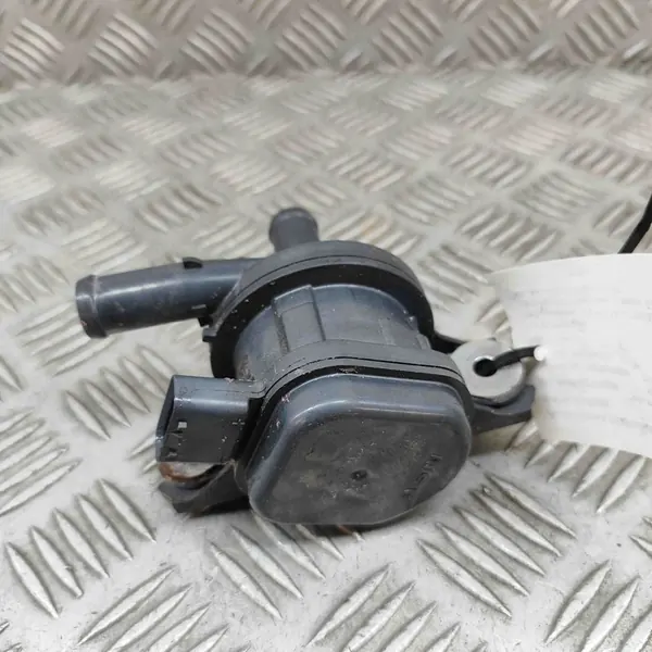 Vattenpump Toyota Corolla E21 2.0 Hybrid G9040-33050 image 4