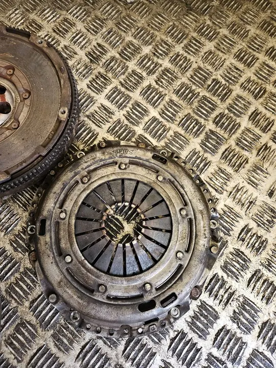 Volante bimassa VW 03L105266A image 3