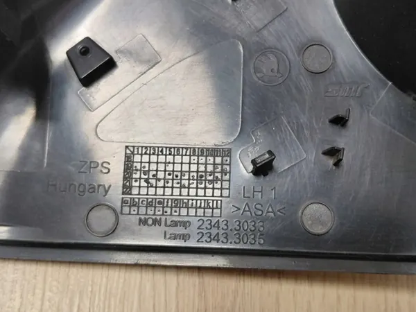SKODA OCTAVIA IV Cache Bas Miroir Gauche - OEM image 4