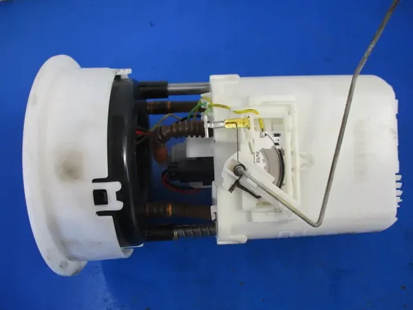 Brandstofpomp Mazda 2 DE 8V51-9H307 image 2