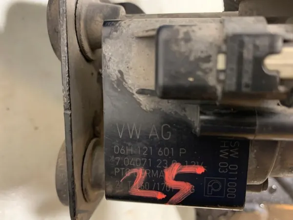 Vattenpump för AUDI A4 A5 A6 A7 PORSCHE Macan VW Touareg 06H121601P image 2