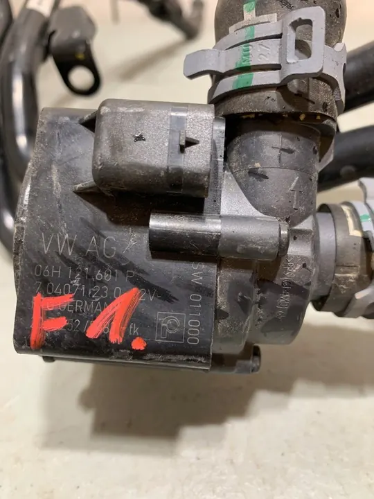 Vattenpump för AUDI A4 A5 A6 A7 PORSCHE Macan VW Touareg 06H121601P image 3