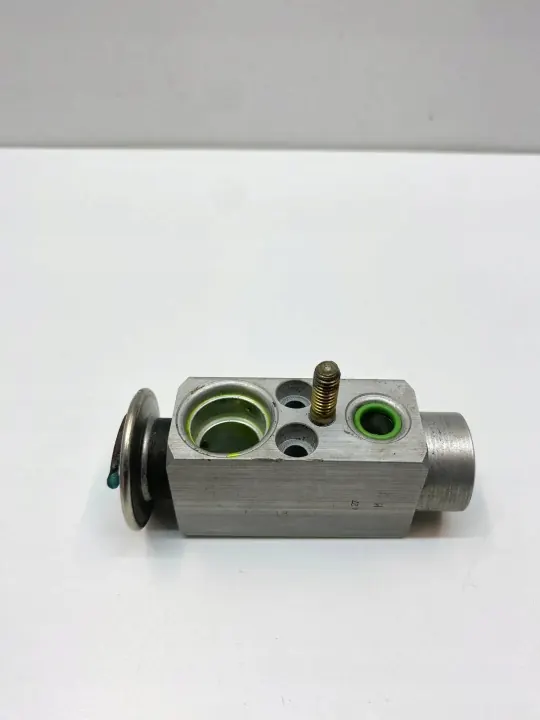Válvula de expansión OEM 1408300484 Mercedes E W124 image 3
