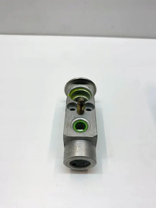Válvula de expansión OEM 1408300484 Mercedes E W124 image 4