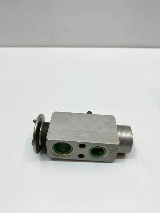 Válvula de expansión OEM 1408300484 Mercedes E W124 image 6