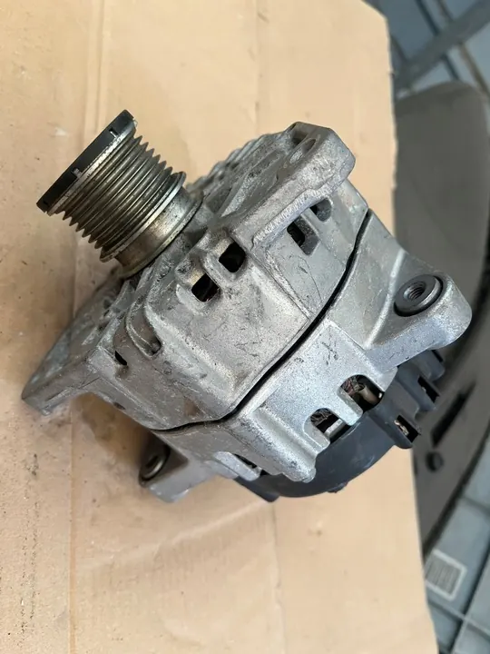 ALTERNATOR MERCEDES C KLASA W205 A0009063701 image 2