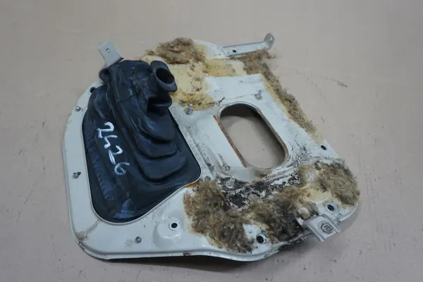 Nissan Patrol Y61 Fuelle Caja OEM 2426 - Usado image 2