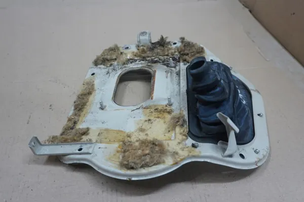 Nissan Patrol Y61 Fuelle Caja OEM 2426 - Usado image 3