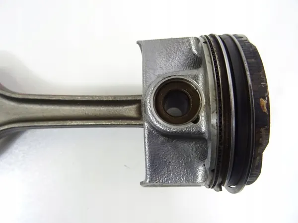 Biela VW Touran III 1.4 TSI OEM 04EBD - Usada image 9