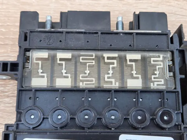 RENAULT MEGANE IV Accuzekering Relais 241148160R image 3