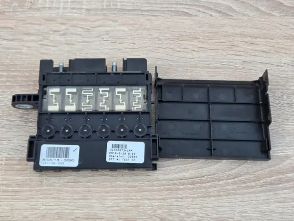 RENAULT MEGANE IV Accuzekering Relais 241148160R image 4