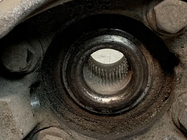 Cubo de roda dianteira Volvo FBZ24820 - Peça OE usada image 3