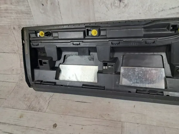 Audi E-Tron 4KE Deurlijst Rechts Achter OEM 4KE853060A image 5