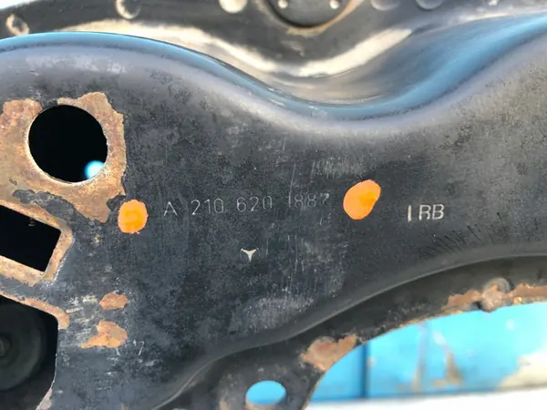 MERCEDES W210 Voorste Ophangingssubframe A2106201887 image 3