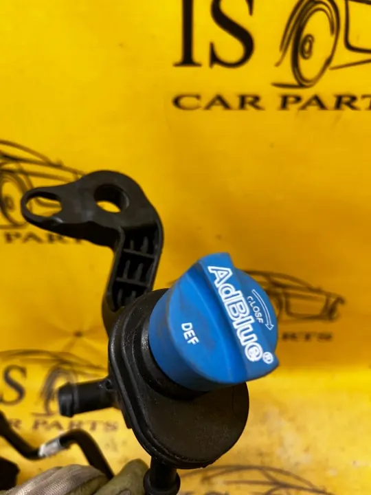 Enchimento Tanque AdBlue OEM 7377946 IS BMW 5 G30 image 4