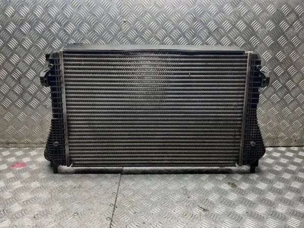 Intercooler-jäähdytin OEM 3C0145805AK VW Passat B7:lle image 2
