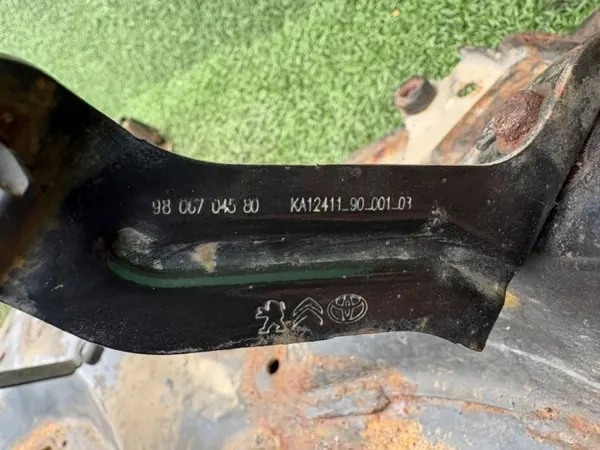 Pastillas de freno delanteras OEM 30012402 Toyota Proace image 7
