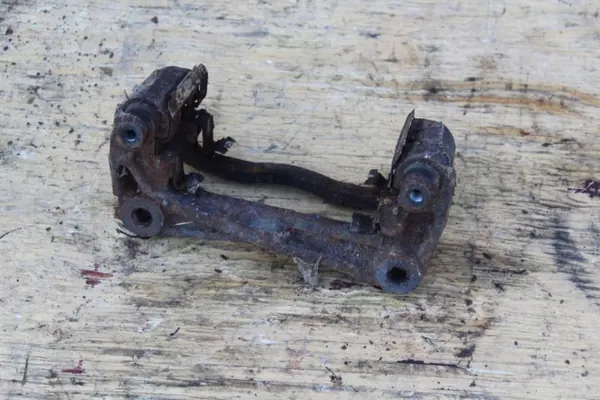 Support étrier frein avant droit OEM GD Subaru image 2