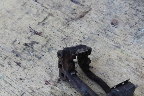 Support étrier frein avant droit OEM GD Subaru image 3