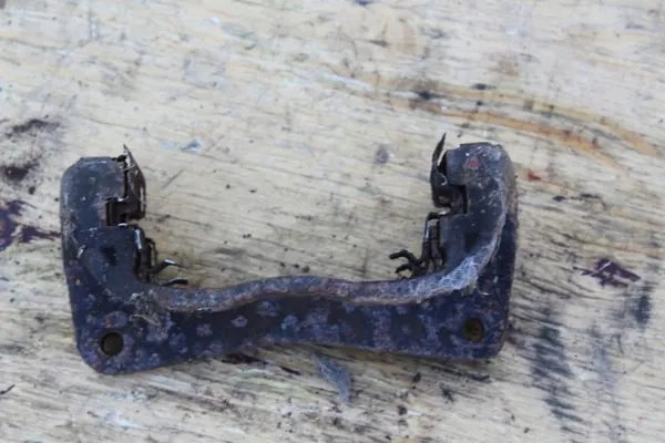 Support étrier frein avant droit OEM GD Subaru image 4