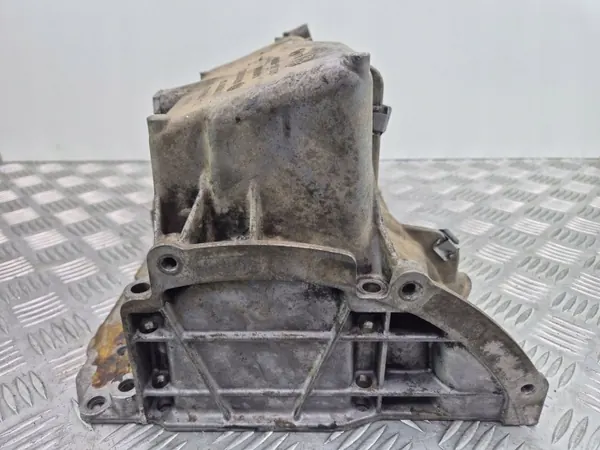 Cárter de aceite BMW OE 7803072 - Usado image 8