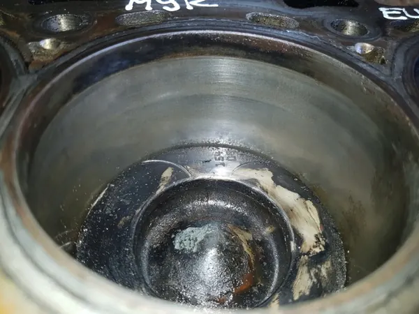 Moottorilohko alaosa OEM mercedes413 2.0 DCI image 4