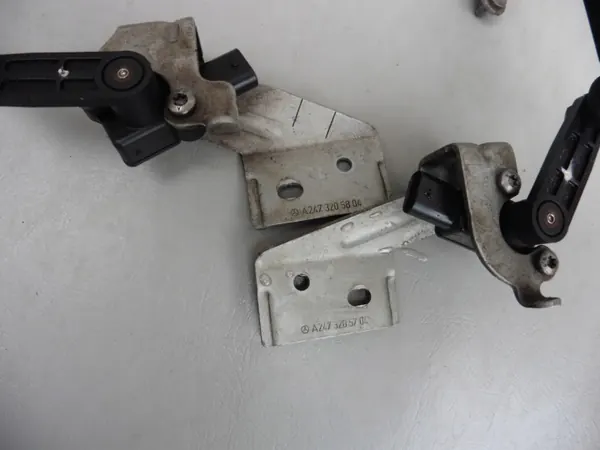 Capteur de niveau phare gauche arrière OEM A2473205704 Mercedes image 4