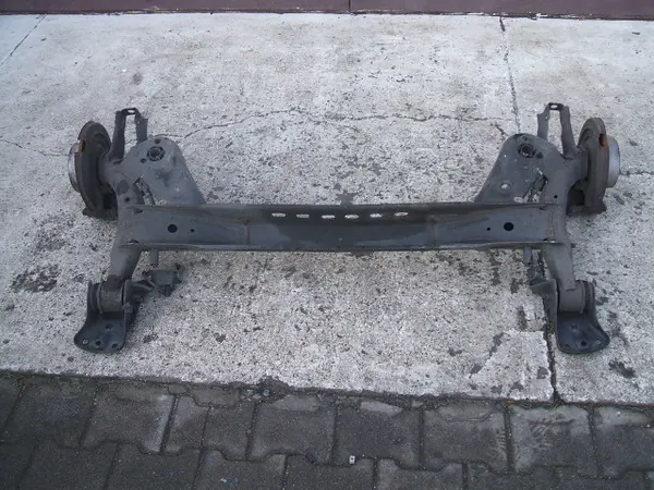 SKODA OCTAVIA III Taka-akselipalkki - OEM-osat image 3