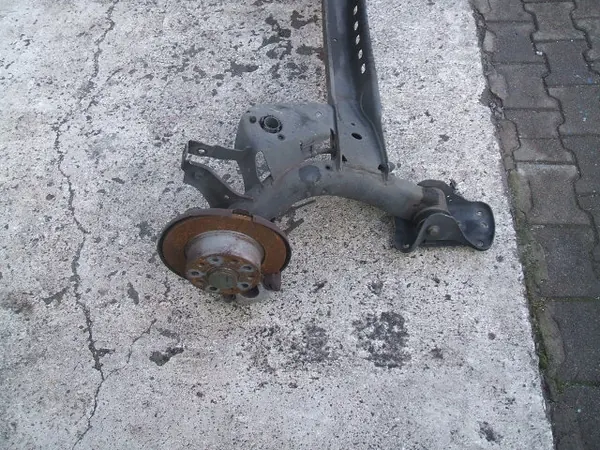 SKODA OCTAVIA III Taka-akselipalkki - OEM-osat image 4