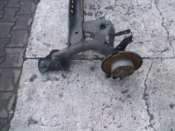 SKODA OCTAVIA III Taka-akselipalkki - OEM-osat image 5