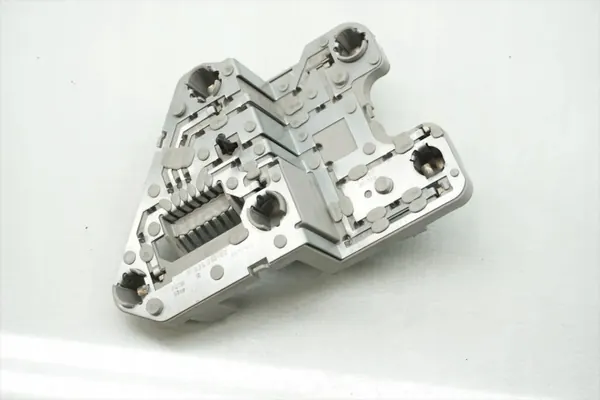 Jaguar Daimler XJ bakljusfäste OEM 23631200 image 2