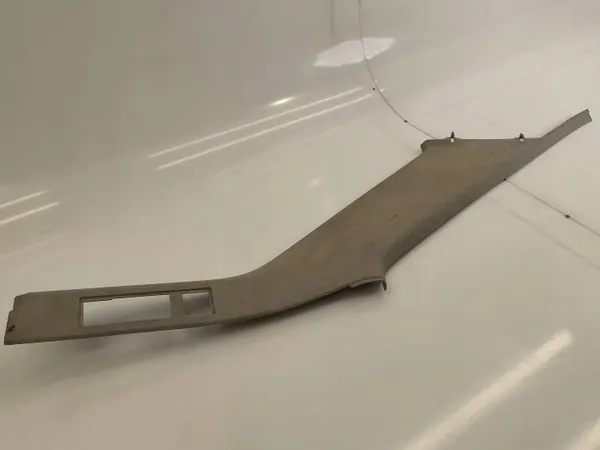 Garniture de pilier Audi OEM 895867243 - État utilisé image 2